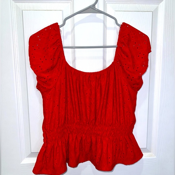 Red crop top. - Picture 3 of 5